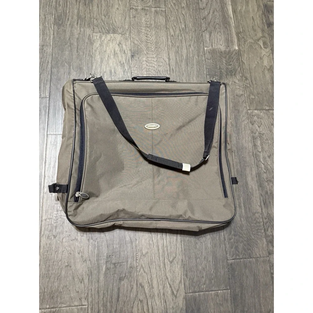 Genuine Eddie Bauer Green Zip Up Garment Suit Storage Luggage Bag